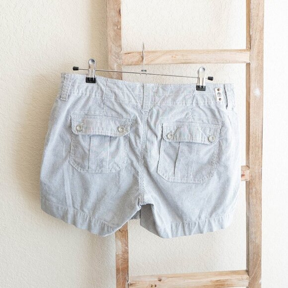 VINTAGE! LEVI'S PIN STRIPE COTTON SHORTS SZ 6 - Picture 2 of 6